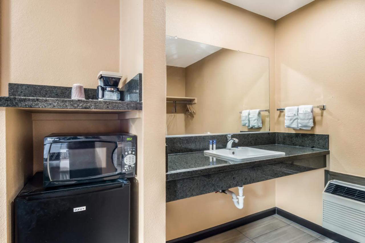 Americas Best Value Inn - Юкайа Екстер'єр фото