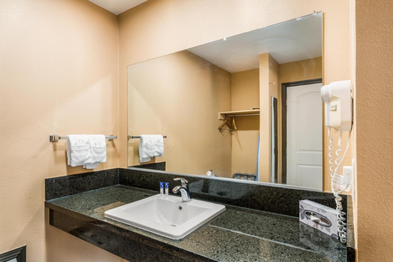 Americas Best Value Inn - Юкайа Екстер'єр фото