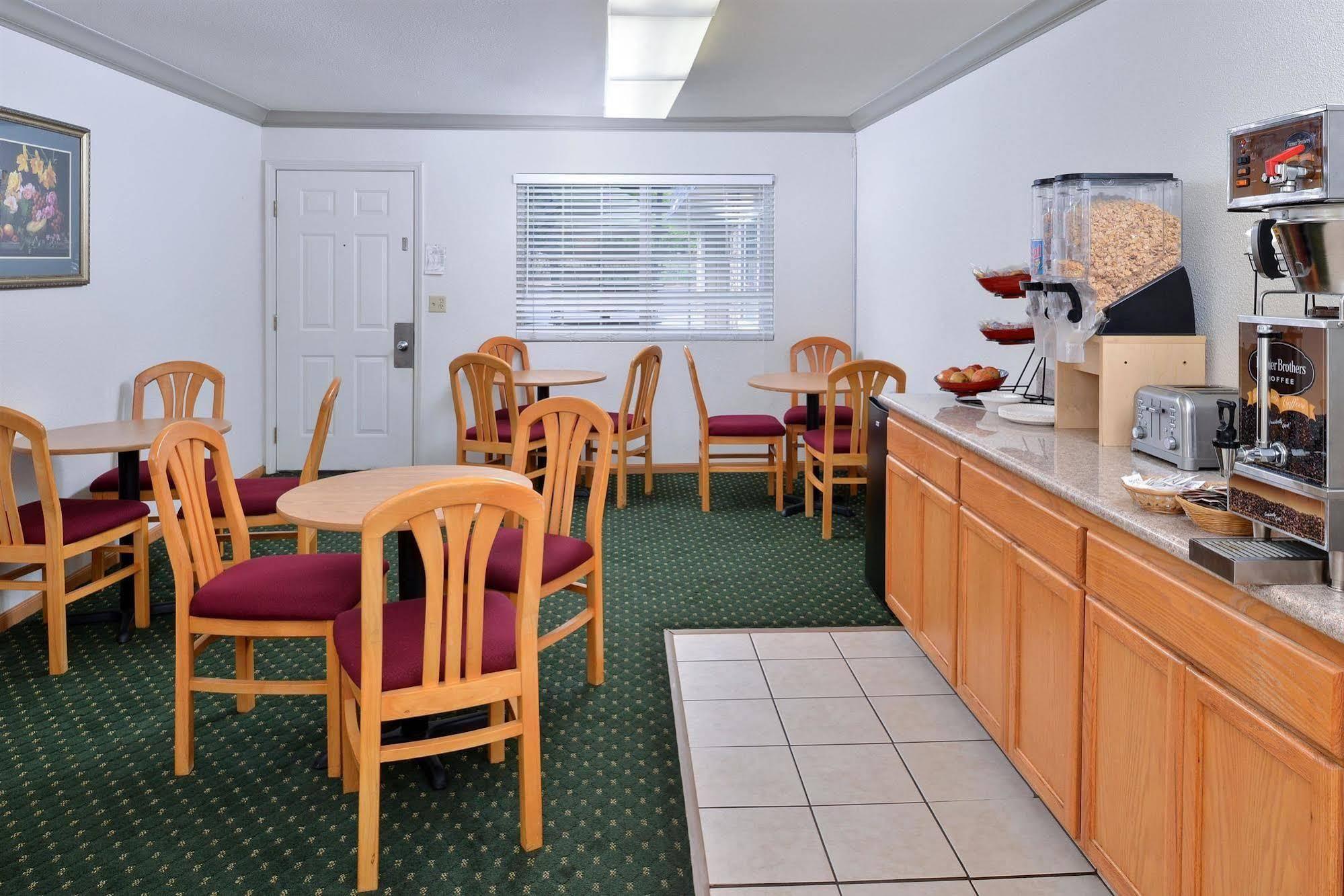 Americas Best Value Inn - Юкайа Екстер'єр фото