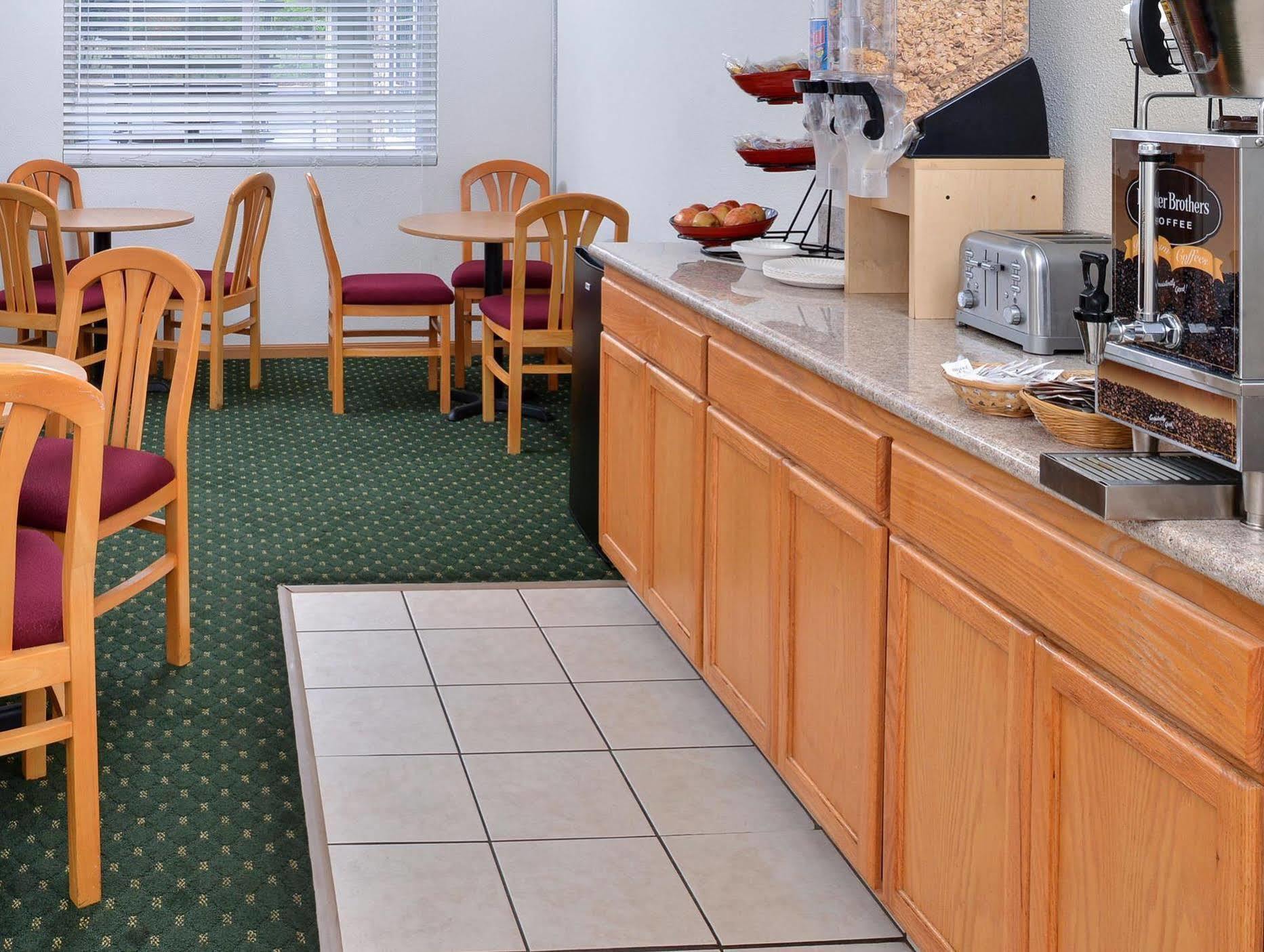 Americas Best Value Inn - Юкайа Екстер'єр фото